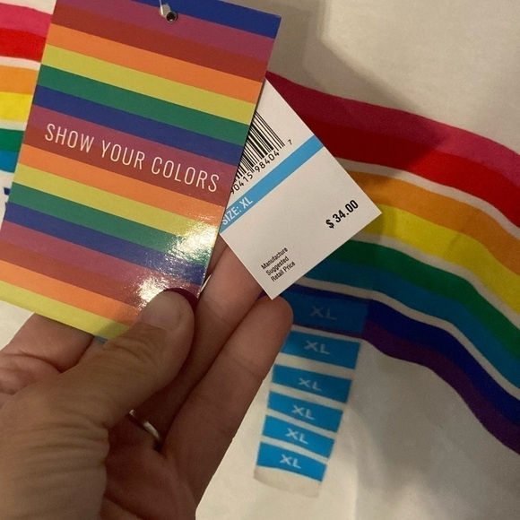 NWT Feeling proud short sleeve shirt in size XL. White with rainbow 🌈 - Picture 3 of 5